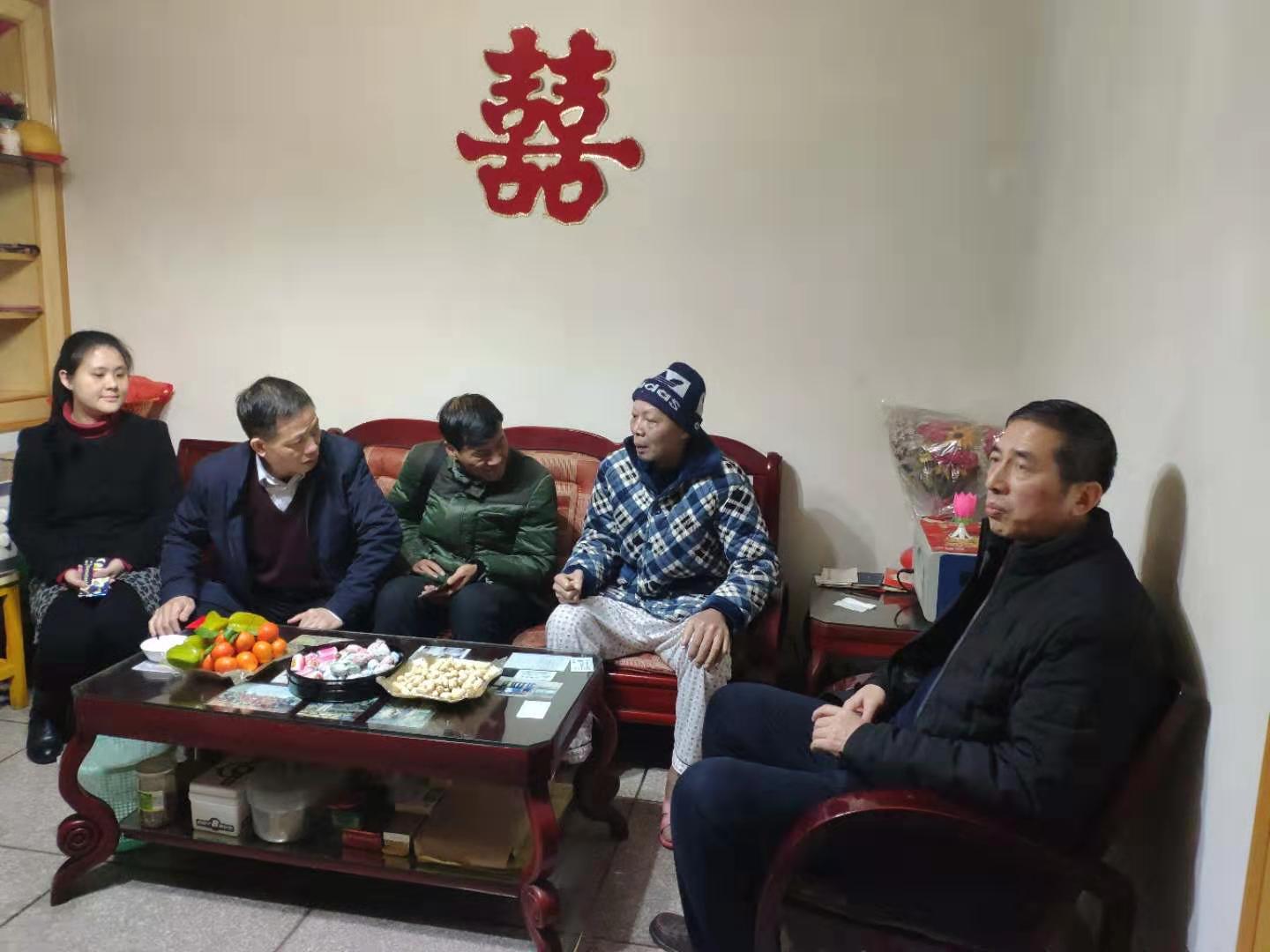 省粮储局走访慰问达明社区困难群众